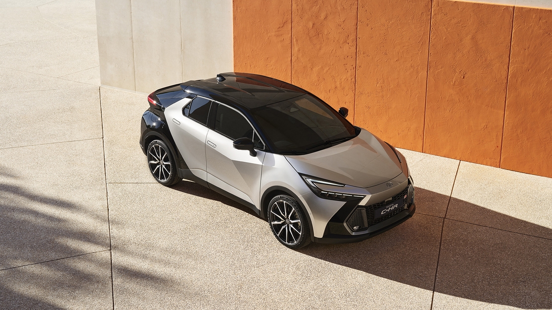 Toyota-C-HR-exterieur-zij-bovenaanzicht-zilver