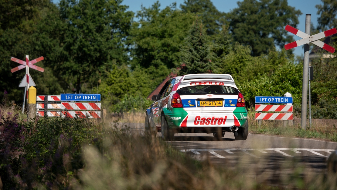 Toyota-Corolla-WRC-replica-exterieur-achterkant.jpg